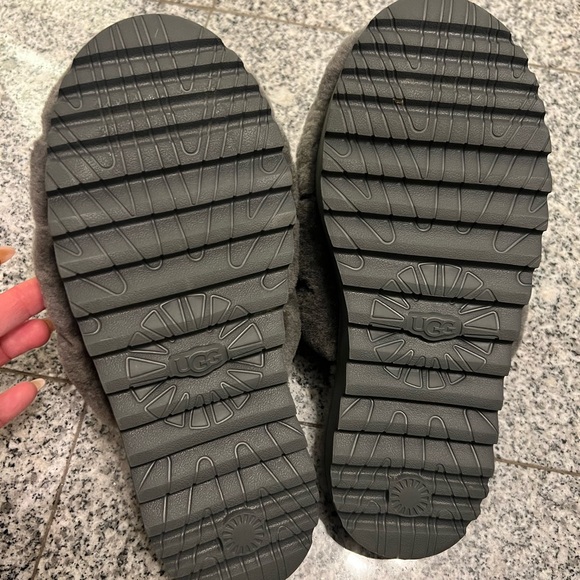 UGG authentic, real fur, soft on touch - Picture 6 of 10